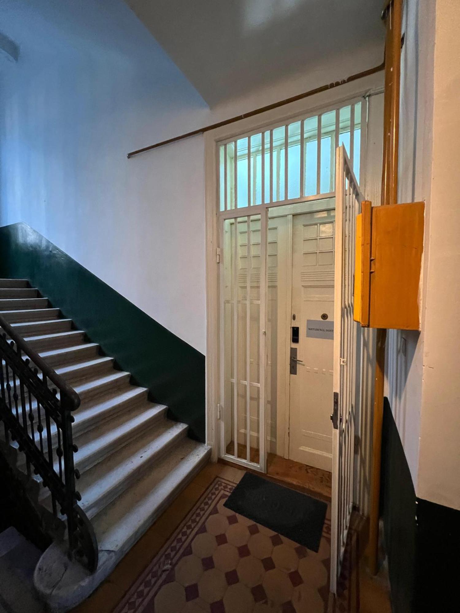 Waterfall Hostel Sarajevo Bagian luar foto